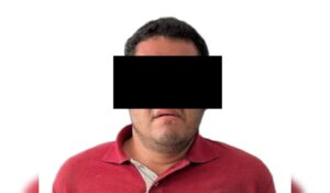 Por negarse a limpiar su casa, Jesús de Dios golpeó a sillazos a su madre en un domicilio de Los Mochis, Sinaloa; policías de Ahome lo detienen