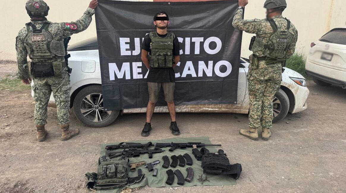 Detienen a hombre con armas cartuchos y equipo táctico en Mazatlán, Sinaloa