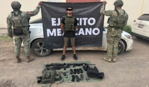 Detienen a hombre con armas cartuchos y equipo táctico en Mazatlán, Sinaloa