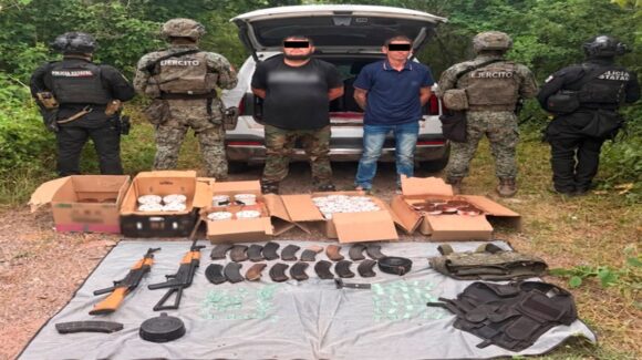Detienen a dos con arsenal y 75 explosivos durante operativo en Concordia, Sinaloa