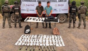 Detienen a tres hombres armados en San Ignacio; aseguran 60 explosivos para ser lanzados con drones