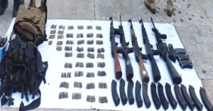 detienen a un hombre y aseguran armas y vehiculos robados en navolato armas