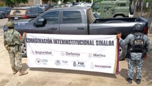 detienen a un hombre y aseguran armas y vehiculos robados en navolato militar