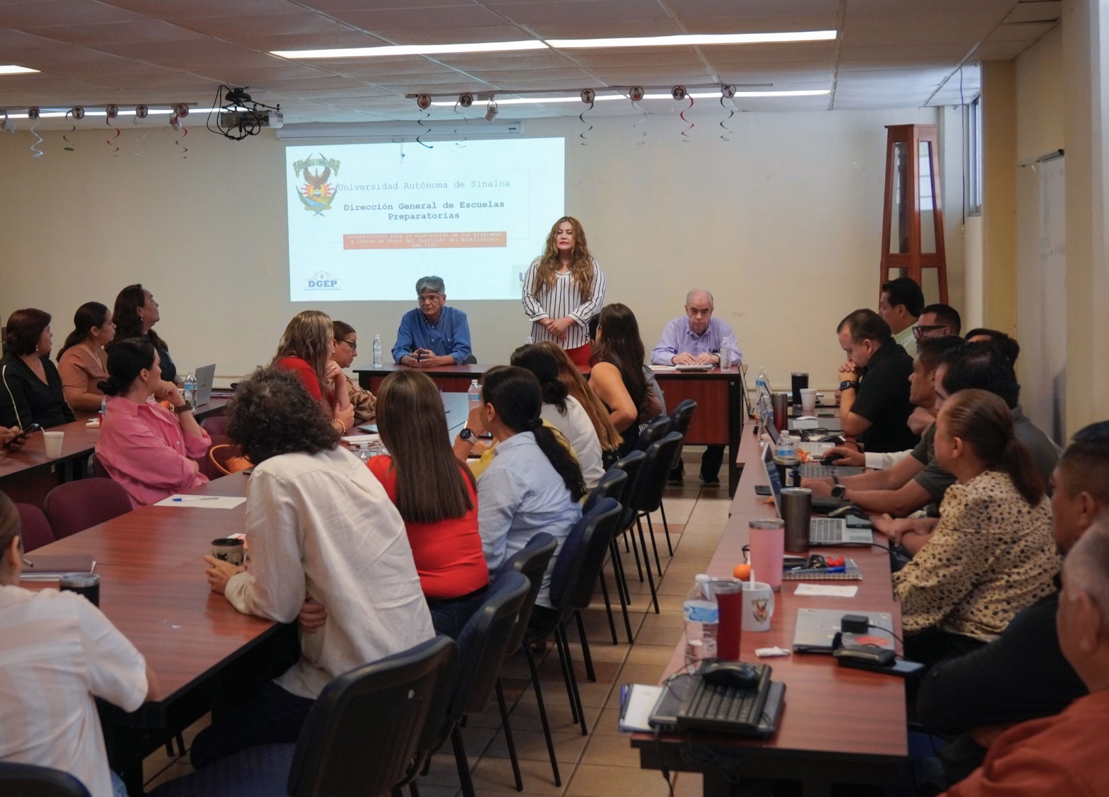 DGEP elabora programas y libros de texto para el nuevo Currículo del Bachillerato 2027