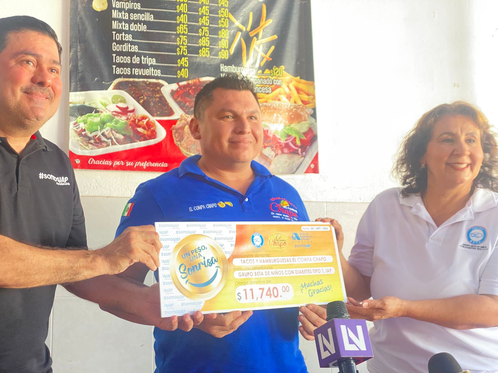 Tacos el "Compa Chapo" dona 11 mil 740 pesos a Grupo Beta