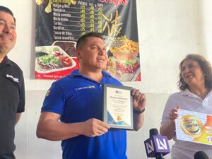 Tacos el "Compa Chapo" dona 11 mil 740 pesos a Grupo Beta