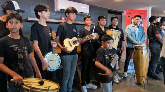 De Brasil para Mazatlán: donan instrumentos tradicionales para la formación de talentos mazatlecos