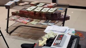 dos mujeres entre los detenidos junto con el peli dinero