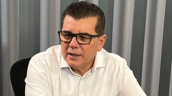 Édgar González levanta la mano por Morena en Mazatlán, Sinaloa; buscará coordinación municipal rumbo al 2027