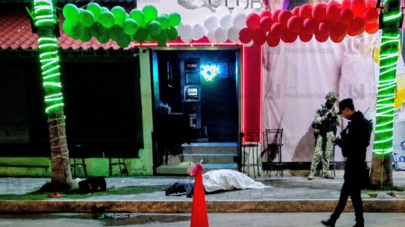 Hombre es ejecutado a balazos afuera de un bar en plena Zona Dorada de Mazatlán, Sinaloa