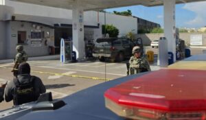 Eran hermanos y originarios de Guasave los dos ejecutados ayer en una estación de gasolina del sector Humaya