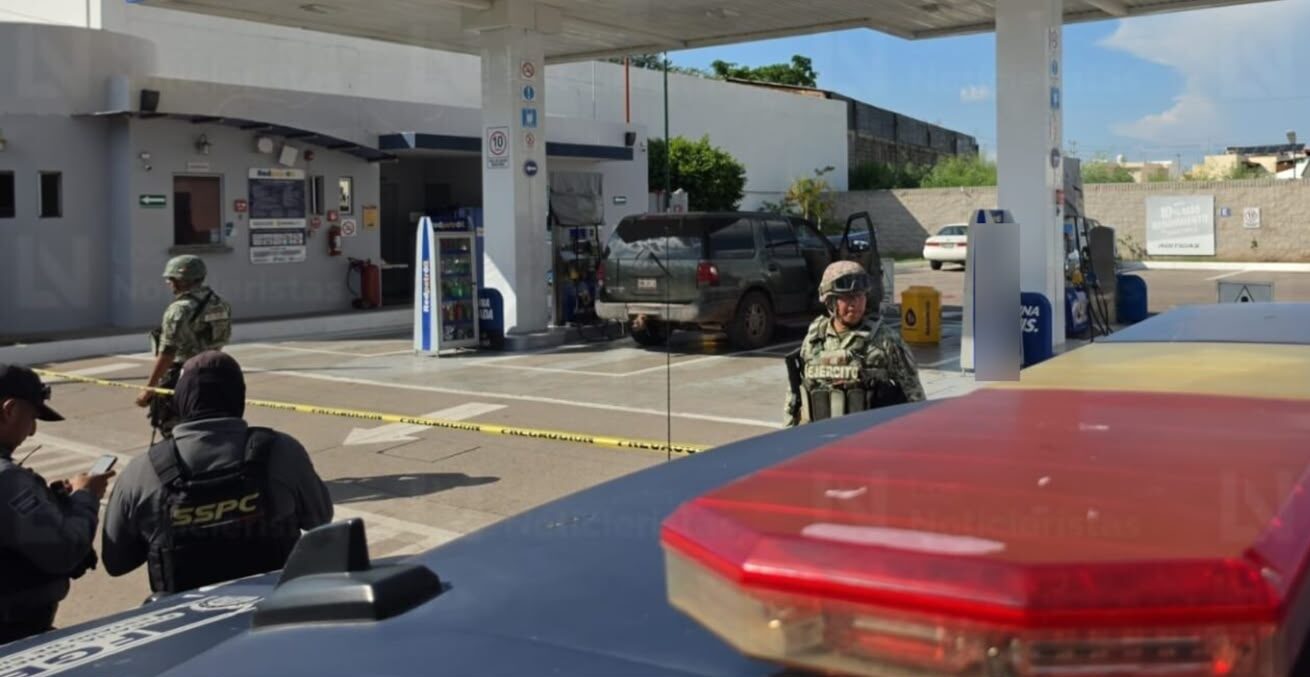 Ejecutan a dos hombres a bordo de camioneta en estación de gasolina del sector Humaya en Culiacán