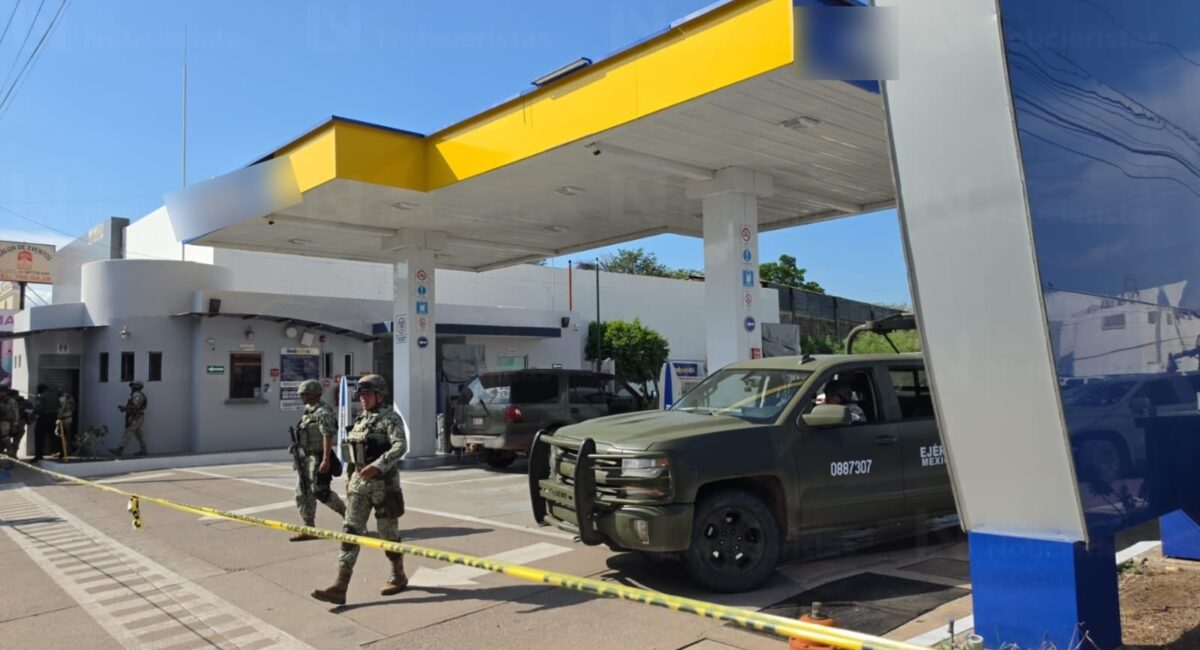 Ejecutan a dos hombres a bordo de camioneta en estación de gasolina del sector Humaya en Culiacán