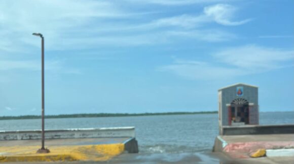 ¡El mar entra a Teacapán, Escuinapa, Sinaloa! Huracán ‘Polo’ eleva la marea y lleva agua a calles del puerto