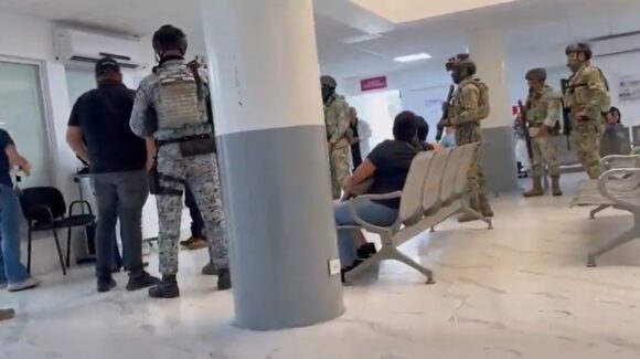 Sorprende fuerte operativo de la Guardia Nacional y el Ejército, en hospital de Tabasco para arrestar a una enfermera