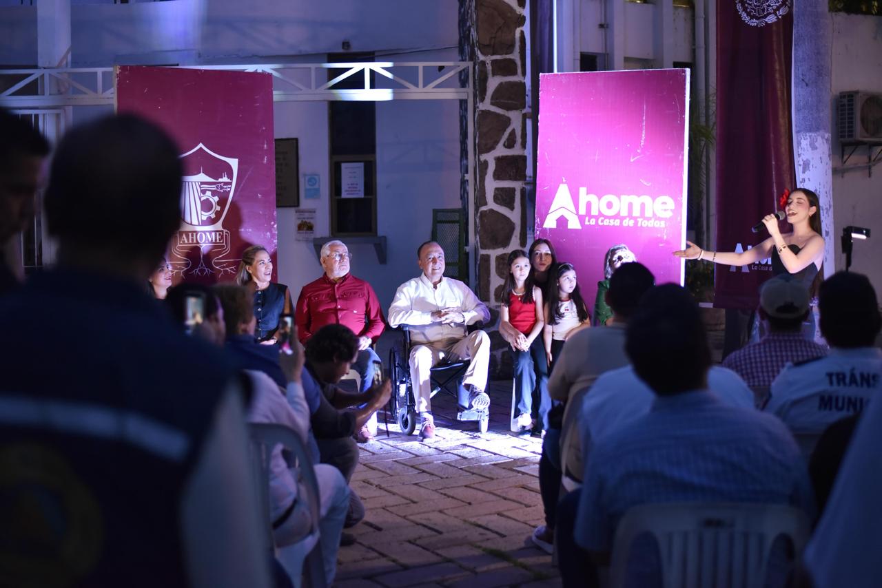 Evento por el encendido de luces patrias en el Palacio Municipal de Ahome