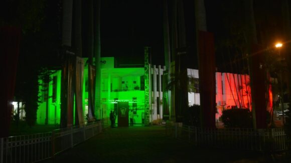 Se encienden las luces patrias en el Palacio Municipal de Ahome por el 216 aniversario de la Independencia de México
