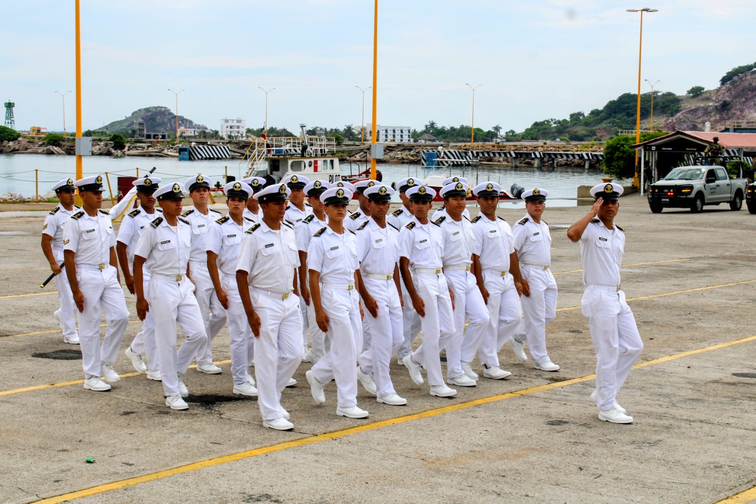 Ensayo del Desfile Cívico para el 16 de septiembre en Mazatlán