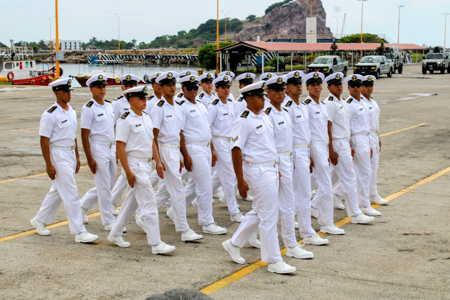 Ensayo del Desfile Cívico para el 16 de septiembre en Mazatlán