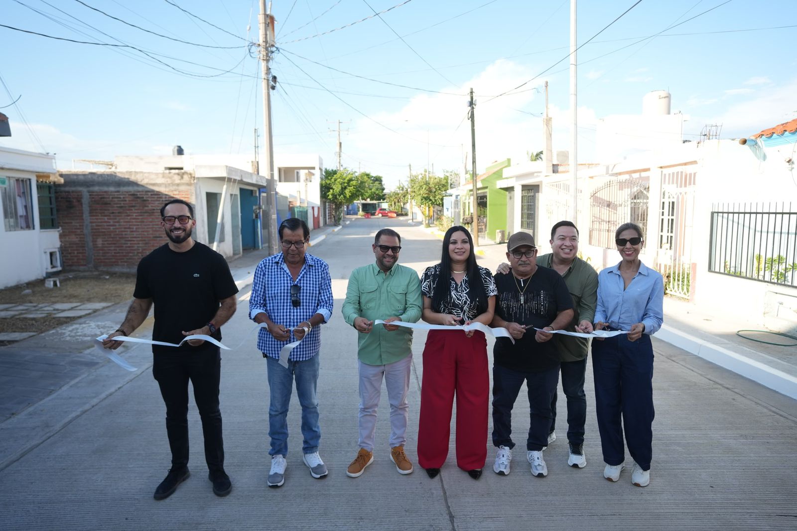 Entregan dos calles pavimentadas en Mazatlán