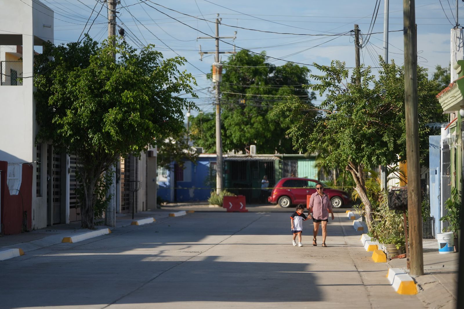 Entregan dos calles pavimentadas en Mazatlán