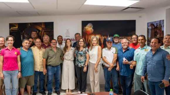 Entrega Sectur Sinaloa 23 credenciales a guías de turistas certificados en Mazatlán, Sinaloa