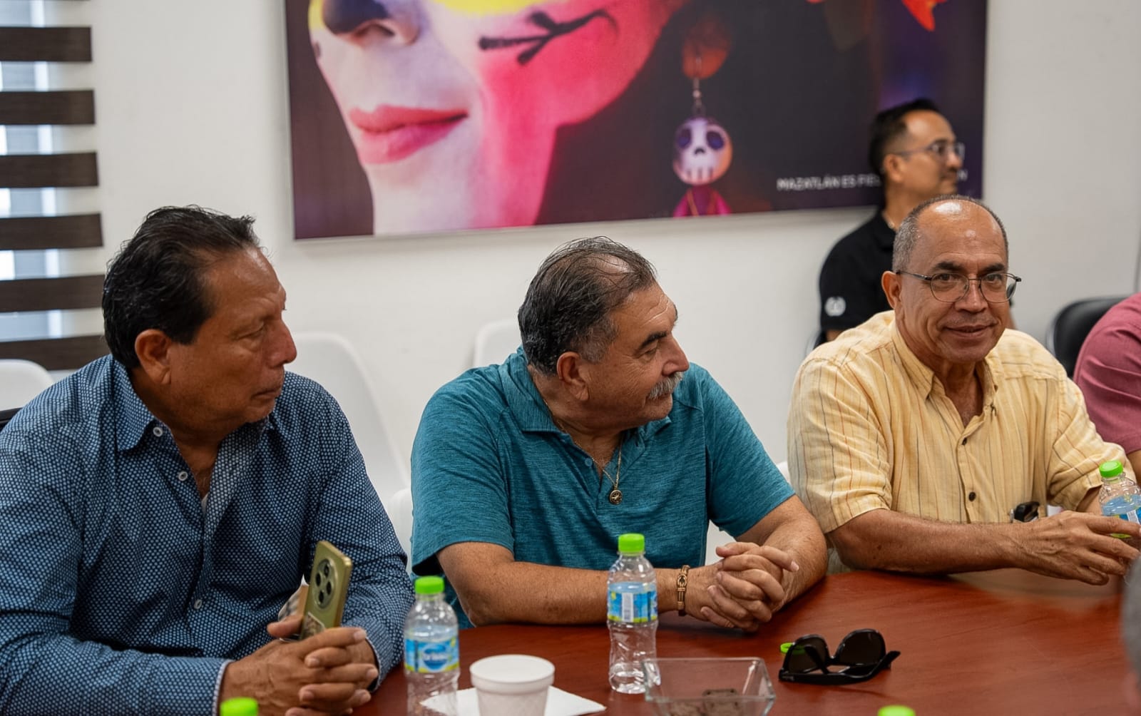 Entregan credenciales a guías de turistas certificados en Mazatlán