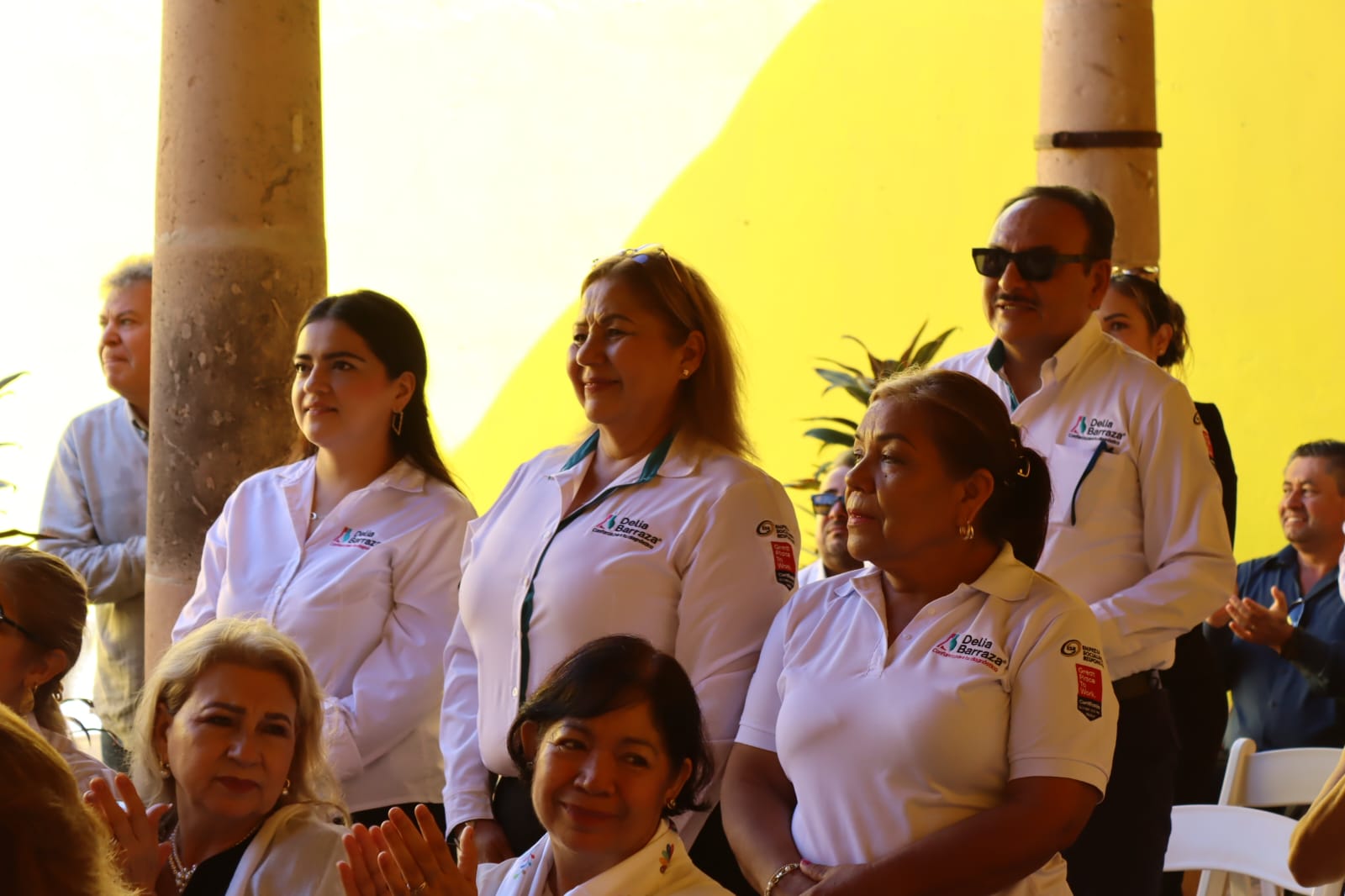 Entregan el galardón "Cosalteco Distinguido" a Delia Barraza