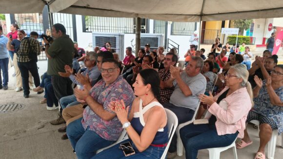 Entregan dos calles pavimentadas en la colonia Klein de Mazatlán, Sinaloa, con inversión de 2.3 mdp
