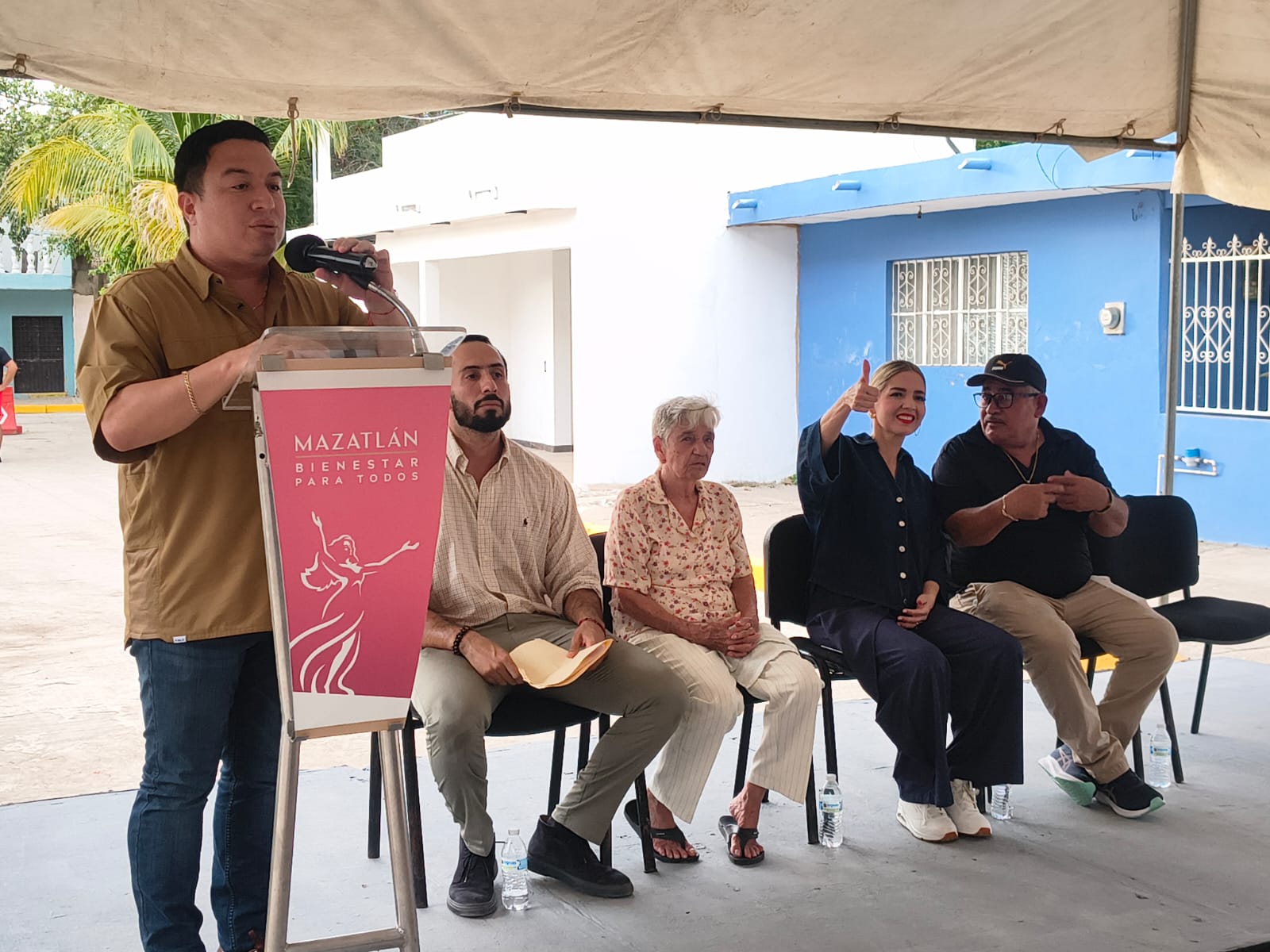 Entregan pavimentación de dos calles en colonia Klein, en Mazatlán
