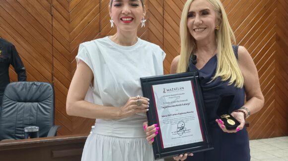 María del Carmen Espinosa Noreña recibe Premio al Mérito Femenino 2026 en Mazatlán