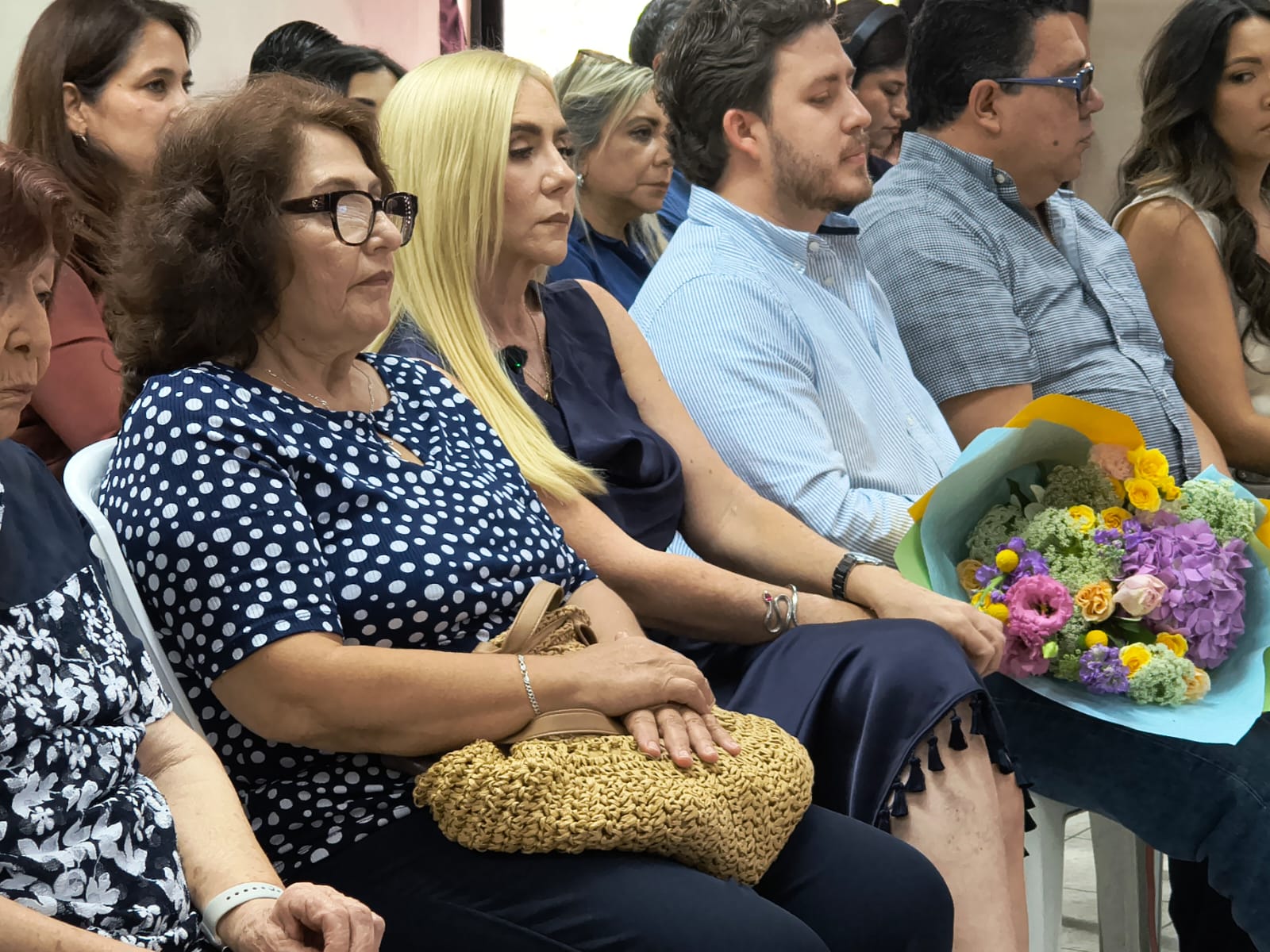 Entregan Premio al Mérito Femenino a María del Carmen Espinoza Noreña en Mazatlán