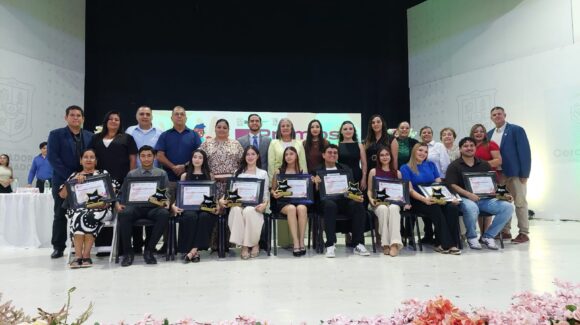 Reconocen a 10 jóvenes de Salvador Alvarado, Sinaloa, con el Premio Municipal de la Juventud 2026