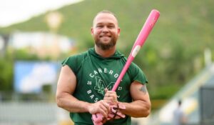 ¡El campeón bate ya está en casa! Eric Filia ya entrena con Cañeros de Los Mochis