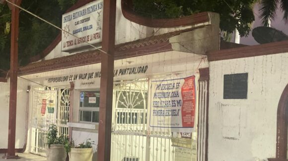 Padres de familia de la ETI 28 exigen rendición de cuentas y cambio de mesa directiva en Guasave, Sinaloa
