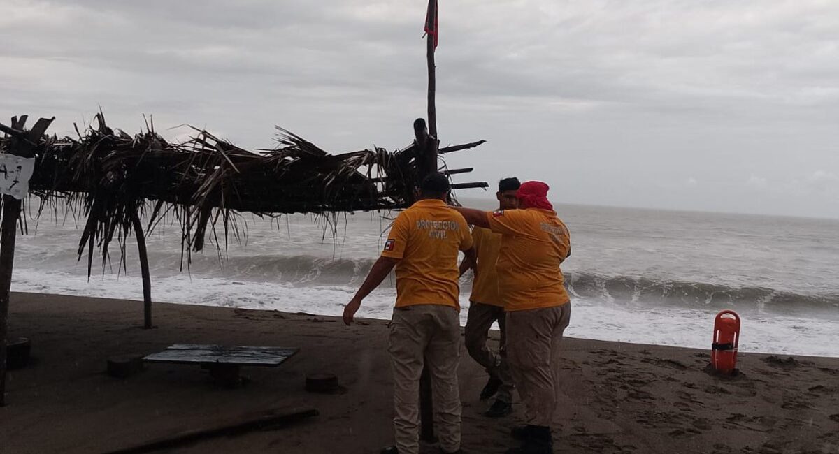 Escuinapa, Sinaloa, cierra el puerto y restringe playas por efectos del huracán ‘Polo’