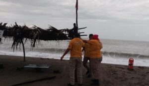 Escuinapa, Sinaloa, cierra el puerto y restringe playas por efectos del huracán ‘Polo’