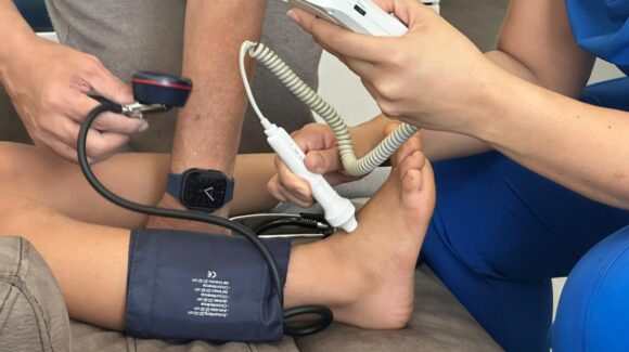 ¿Tu hijo se cae seguido? Podría ser una señal de alerta en sus pies, advierte especialista de Médica de la Ciudad en Mazatlán, Sinaloa