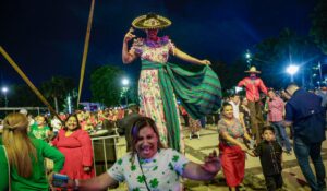 “Necesitamos este tipo de eventos”: culiacanenses celebran recuperación de festejos patrios con espectáculos artísticos y musicales