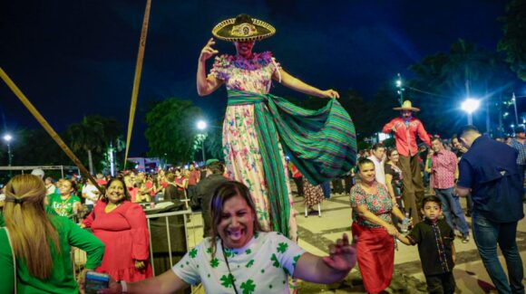 “Necesitamos este tipo de eventos”: culiacanenses celebran recuperación de festejos patrios con espectáculos artísticos y musicales