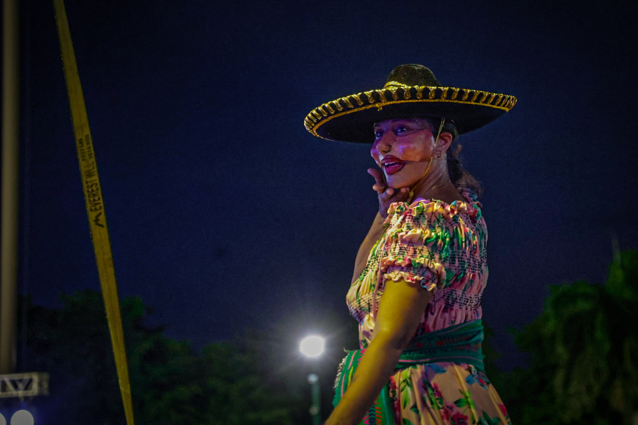 Despliegue de artistas en Palacio de Gobierno en Culiacán por el Grito de Independencia