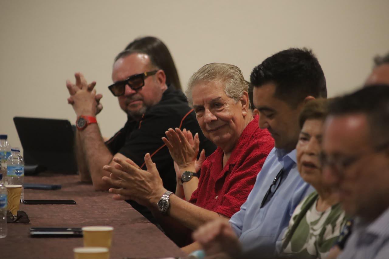 Estrella Palacios se reúne con empresarios hoteleros para revisar el Estudio de Verano 2026