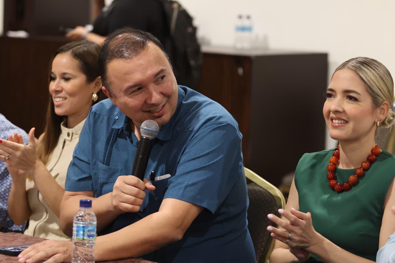 Estrella Palacios se reúne con empresarios hoteleros para revisar el Estudio de Verano 2026