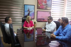 Estrella Palacios se reúne con José Luis Villanueva y representantes de OMA
