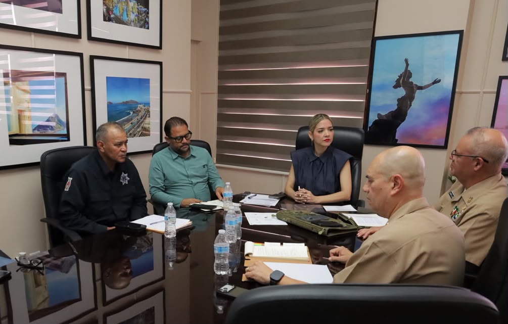 Estrella Palacios se reúne con mandos de la Marina