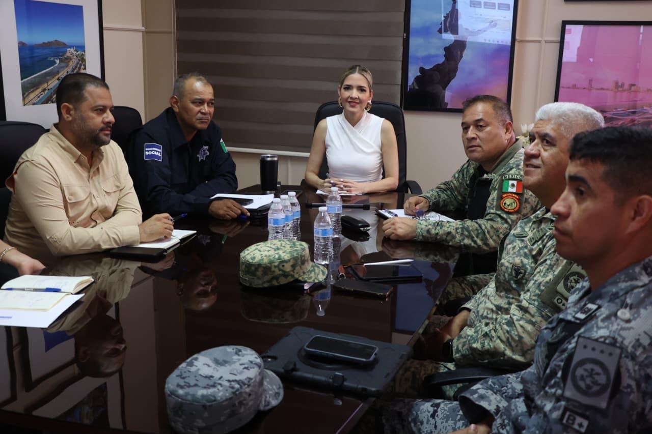 Estrella Palacios se reúne con mandos del Ejército