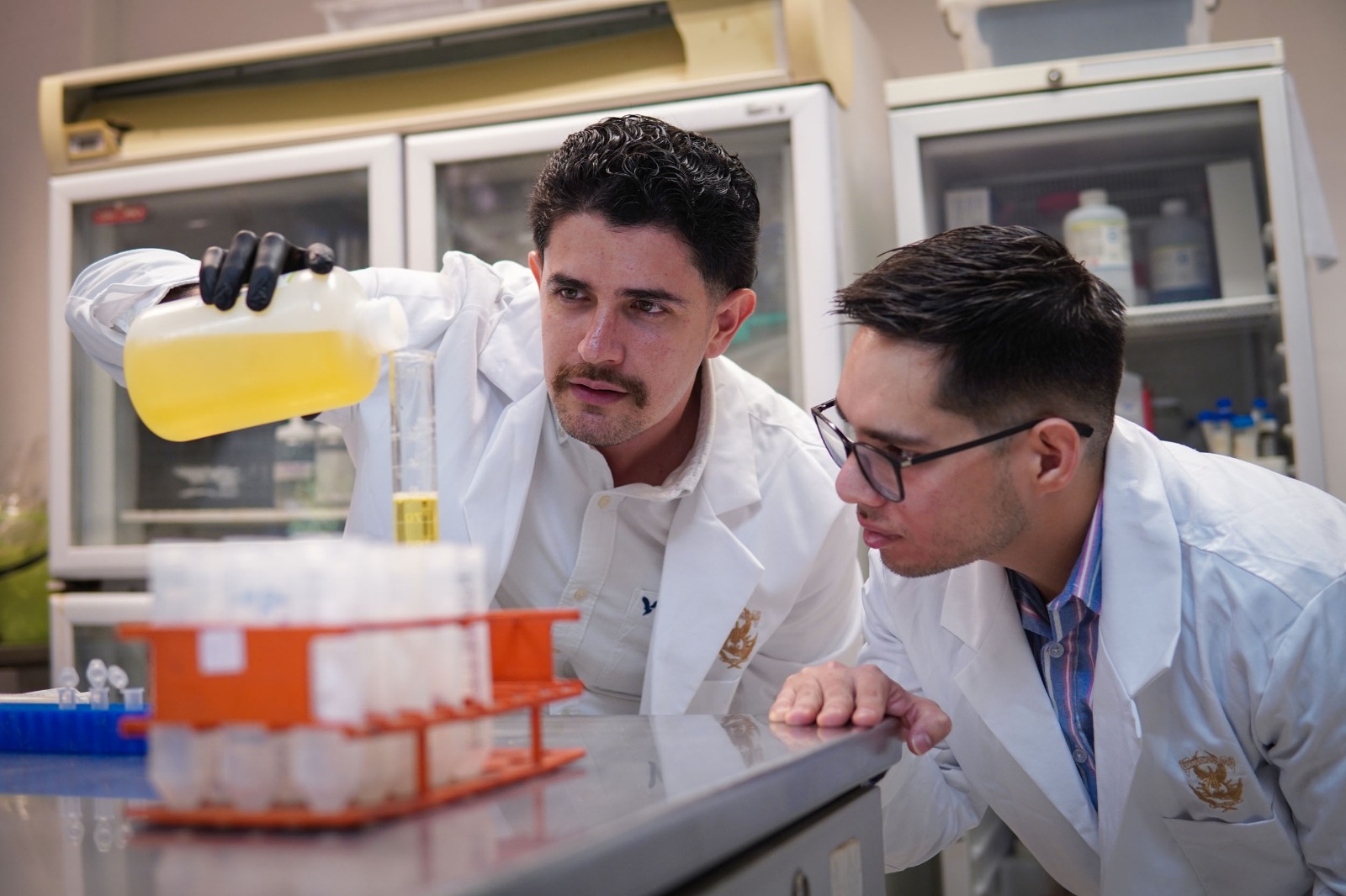 Estudiantes de la Facultad de Ciencias Químico-Biológicas de la UAS