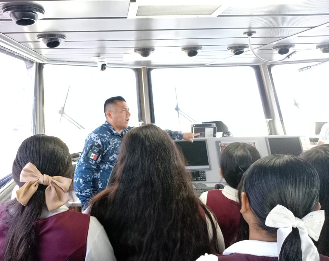 Estudiantes de secundaria visitan la Cuarta Región Naval en Mazatlán