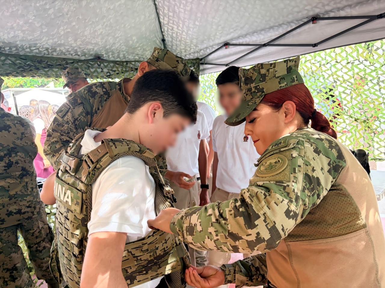 Estudiantes visitan la Cuarta Región Naval en Mazatlán