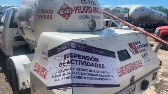 Evacuan a 930 alumnos y maestros de la escuela secundaria ETA 15 en Costa Rica de Culiacán, Sinaloa, por fuga de gas